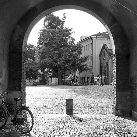 La Rosa Apartment Ferrara Bagian luar foto