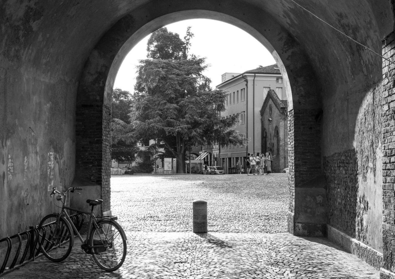 La Rosa Apartment Ferrara Bagian luar foto